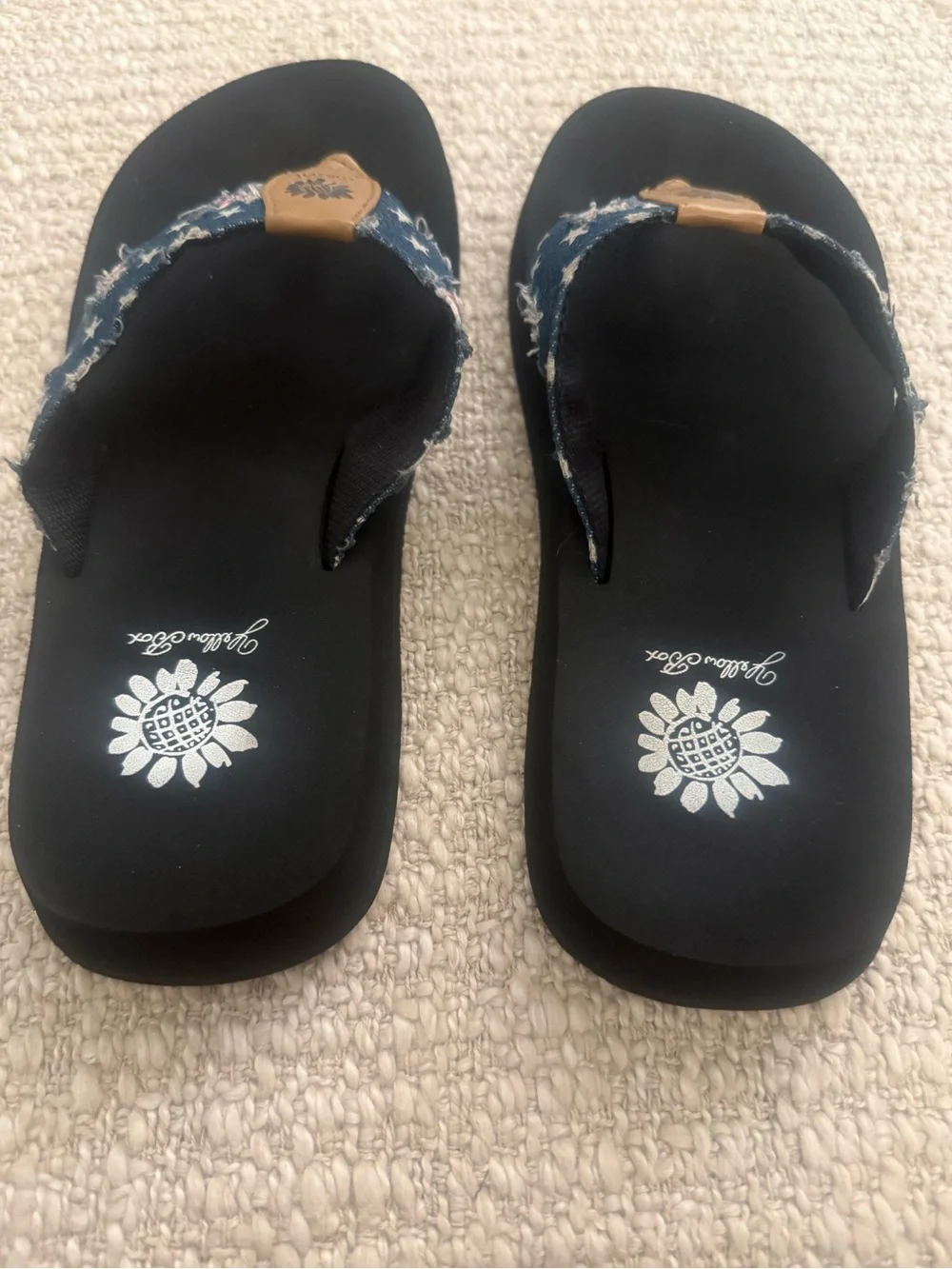 Yellow Box Navy Star & Flag Print Flip Flops with Tan Trim. Size 8. - Picture 3 of 9